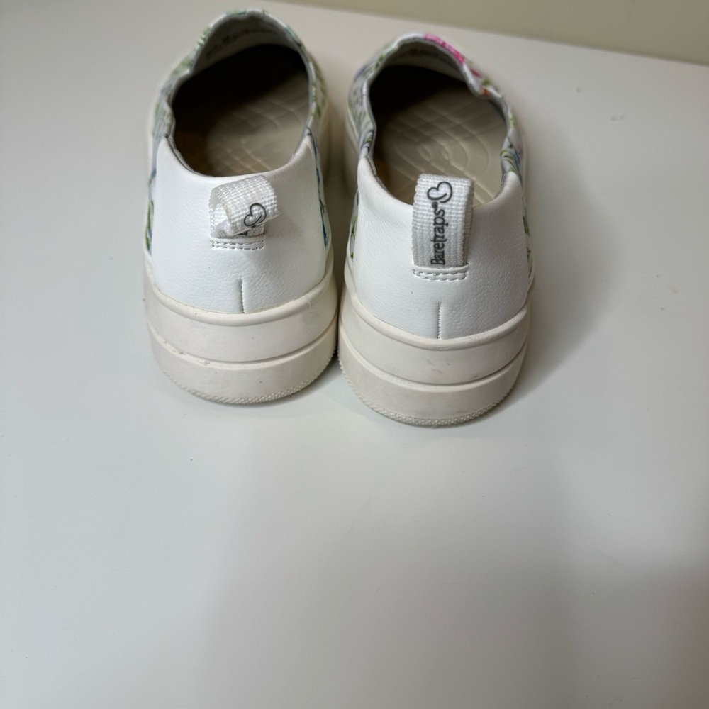 Baretraps Nevin Slip On Sneaker White Multi Flower Canvas size 8 - Picture 5 of 9